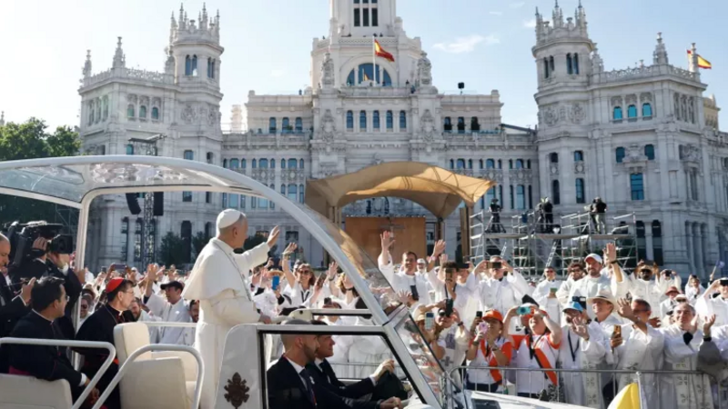Madriddə Roma Papasının rəhbərliyi ilə keçirilən mərasimə 1 milyondan çox insan qatılıb