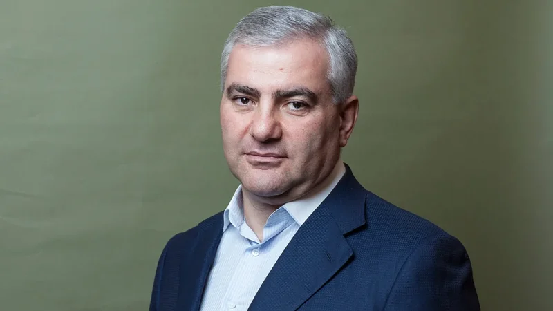Ev dustaqlığında olan Samvel Karapetyan seçkilərdə səs verdi