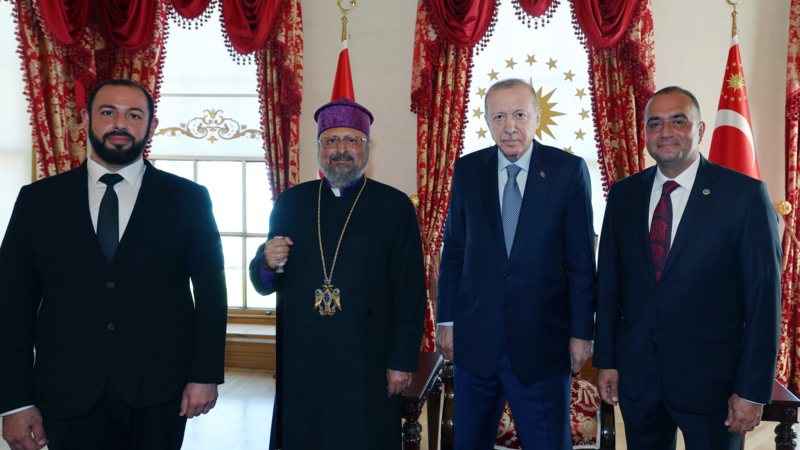Ərdoğan erməni patriarxı ilə görüşdü
