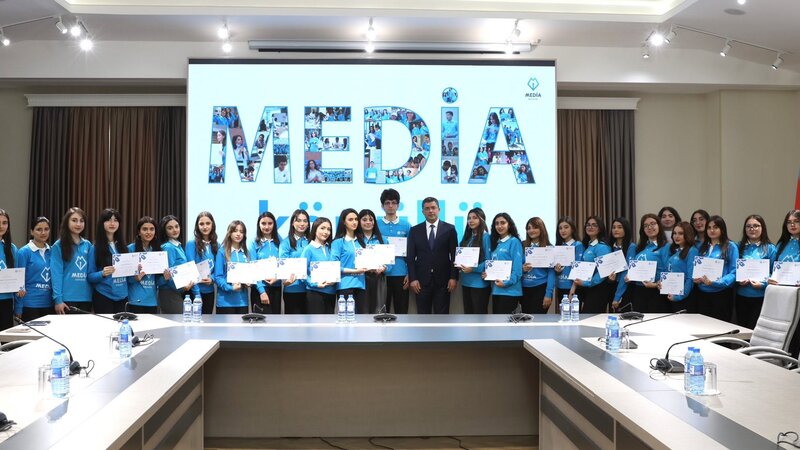 MEDİA-da məzun könüllülər və növbəti proqramın iştirakçıları ilə görüş keçirilib