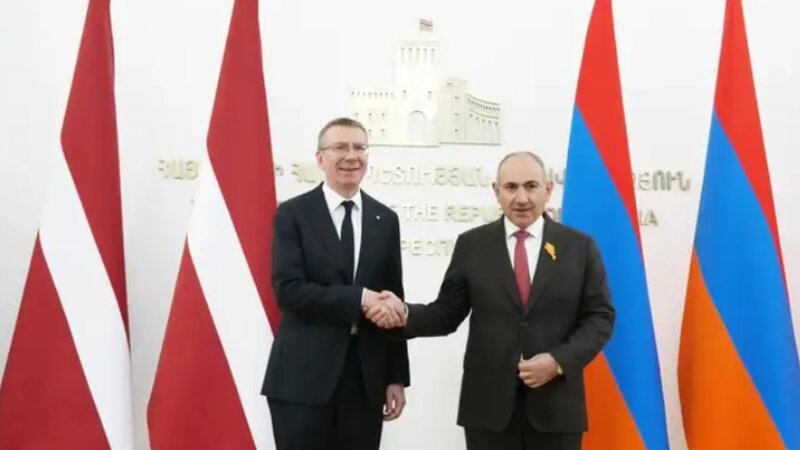 Latviya prezidenti Nikol Paşinyanı təbrik etdi