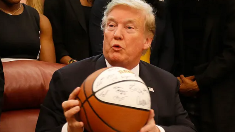 Tramp NBA oyununu izləyəcəyi üçün azarkeşlərə xəbərdarlıq edilib