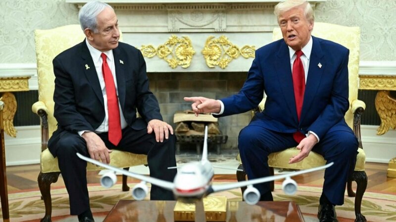 Tramp: Netanyahuya İrana qarşı tək qala biləcəyi barədə xəbərdarlıq etdim