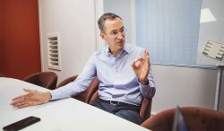 Milyarder 200 illik qanunu dəyişdirmək istəyir -