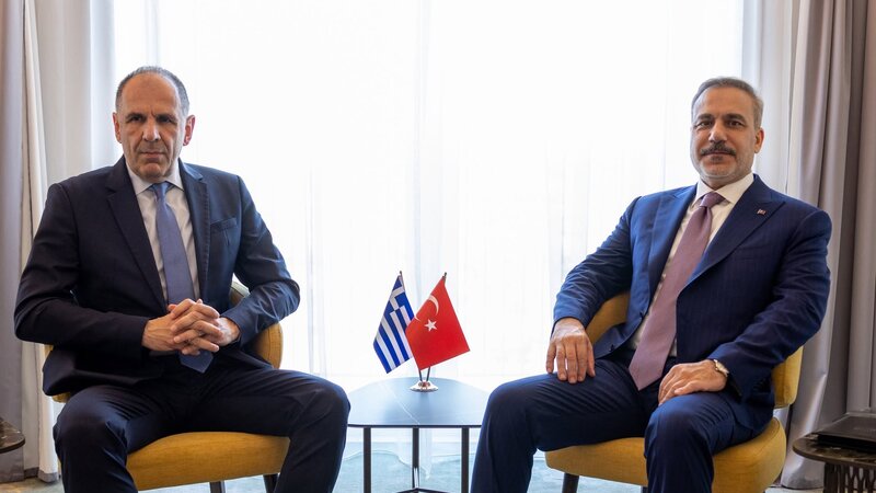 Hakan Fidan Sofiyada Yunanıstan xarici işlər naziri ilə görüşdü
