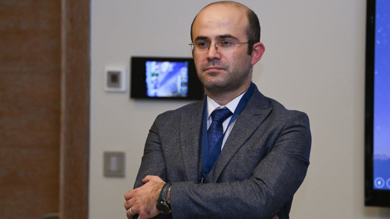 "Aşağı gəlirli ailələrin uşaqları hüquq biliklərini daha çox riskli mənbələrdən əldə edir"