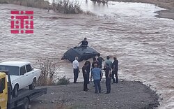 Xaçınçaya gələn seldə maşın batıb -