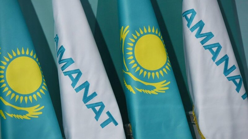 Qazaxıstanın hakim partiyası yeni yaranan siyasi qüvvə ilə birləşir