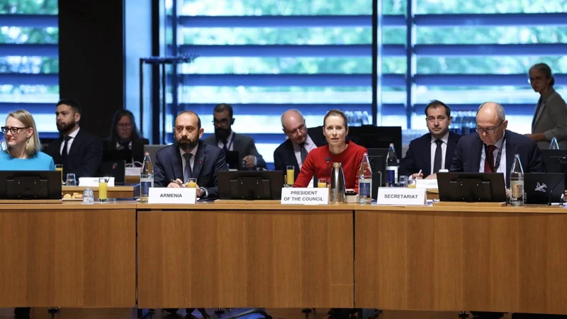 Ermənistan XİN rəhbəri Aİ-nin iclasına qatıldı