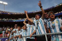 Argentina azarkeşlərinin avtomobili atəşə tutulub