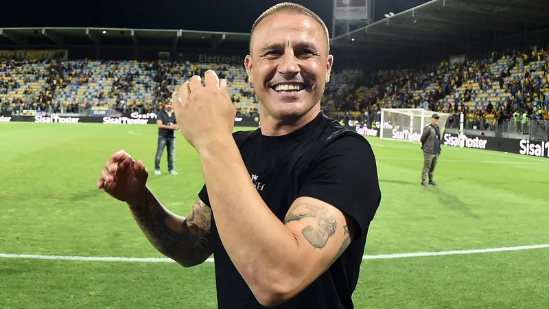 Dünya çempionatında həm "Qızıl Top" mükafatçısı, həm də məşqçi kimi iştirak edən dördüncü şəxs oldu
