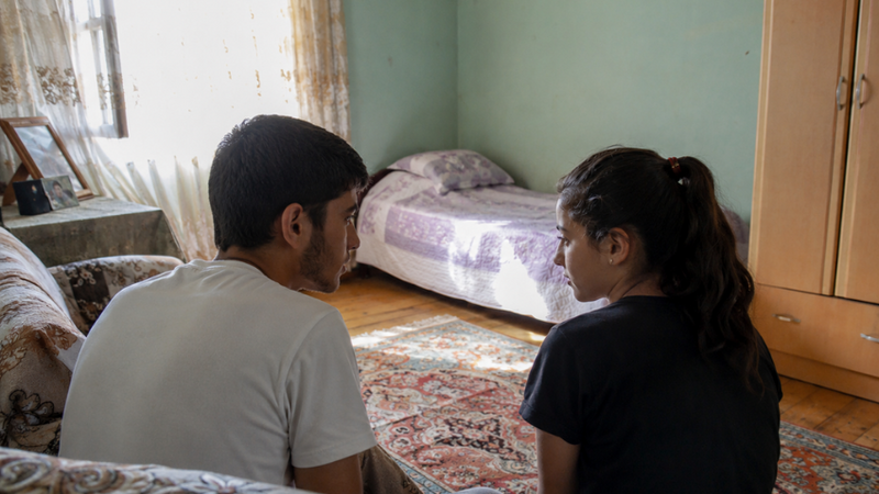 Bakıda 20 yaşlı oğlan evlənmək vədi verdi, azyaşlı qızla qaçdı: “İki gecə küçədə qaldıq” – TƏFƏRRÜAT