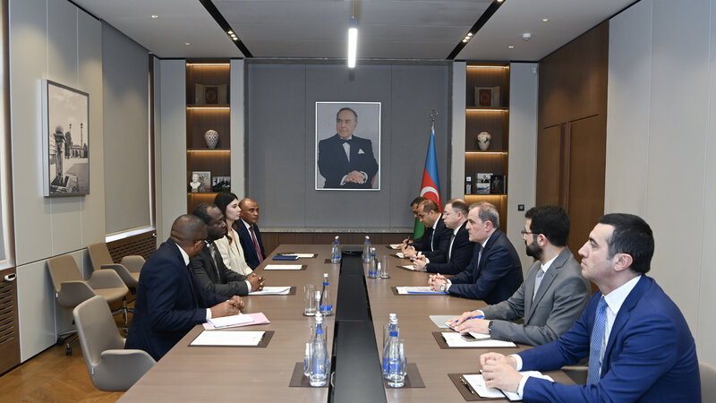 Azərbaycan və Qəmər Adaları beynəlxalq platformalarda əməkdaşlığı gücləndirir