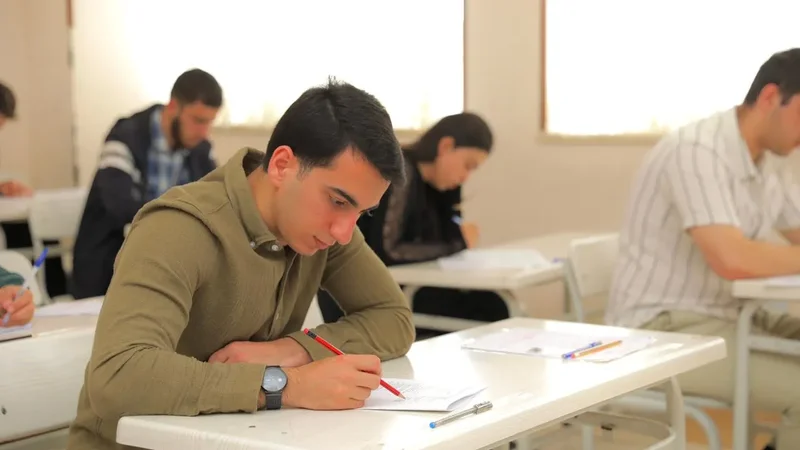 Bu gün ümumi orta təhsil səviyyəsi üzrə təkrar imtahanlar təşkil ediləcək