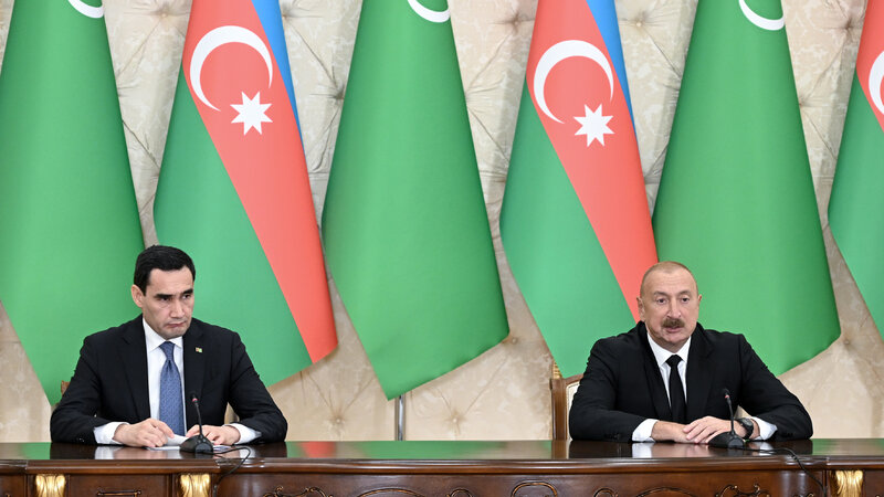 Azərbaycan və Türkmənistan prezidentləri mətbuata bəyanatlarla çıxış etdilər