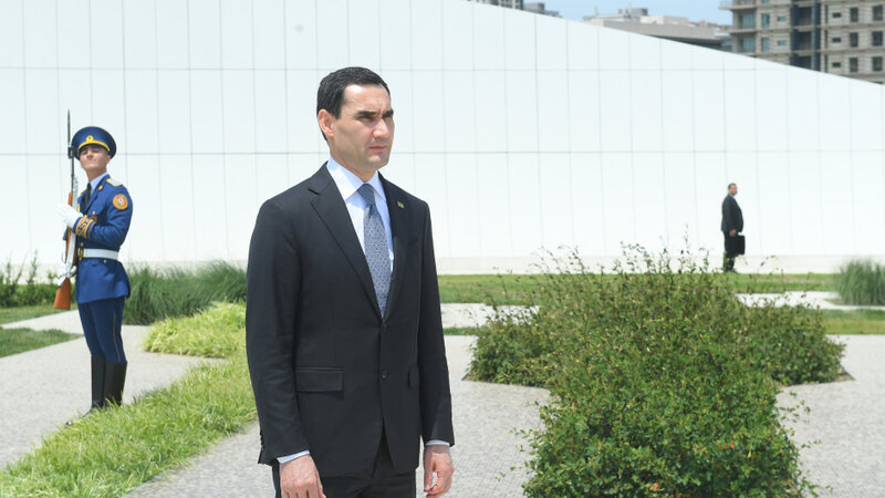 Türkmənistan Prezidenti Zəfər parkını ziyarət etdi