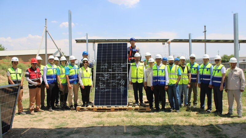 Özbəkistanda günəş elektrik stansiyası tikilir