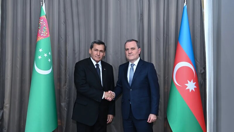 Ceyhun Bayramov türkmənistanlı həmkarı ilə əməkdaşlıq məsələlərini müzakirə etdi