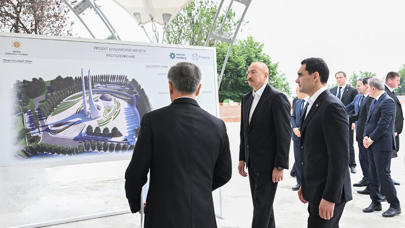 Azərbaycan və Türkmənistan prezidentləri Şuşa məscidində tikinti işlərinin gedişi ilə tanış olublar