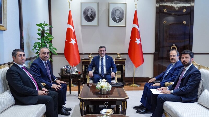 Cevdet Yılmaz Azərbaycanın Ankaradakı səfiri ilə görüşdü