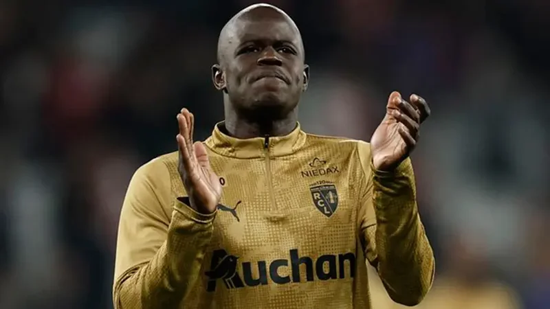 “Fənərbağça” fransalı müdafiəçini transfer edir