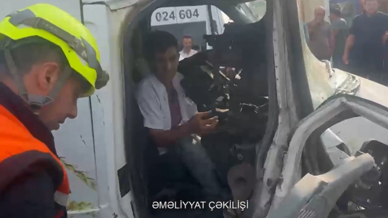 Avtomobildə sıxılı vəziyyət qalan şəxs xilas edildi -