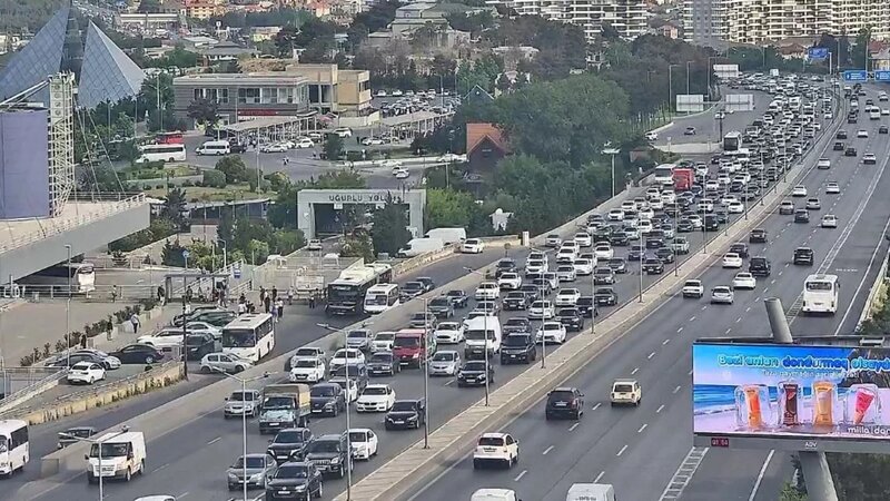 Bakının bu küçələrində sıxlıq var -
