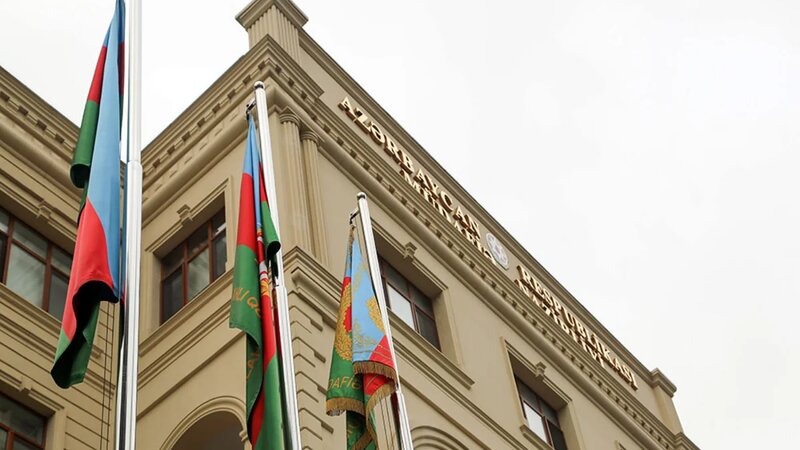 Müdafiə Nazirliyinin hərbi qulluqçuları təltif edildi