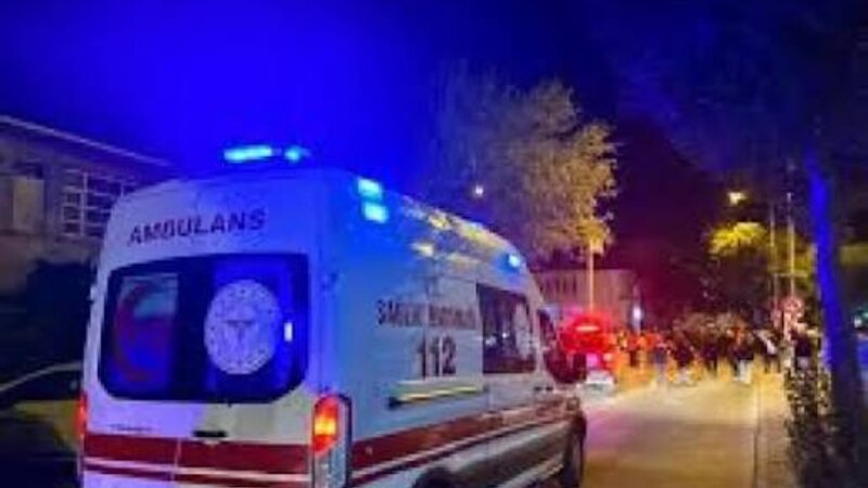 Bakıda gecə saatlarında iki nəfəri avtomobil vurub