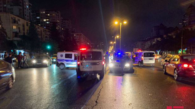 Sükan arxasında yuxulayan sürücü qəzaya düşdü, ağır xəsarətlər aldı