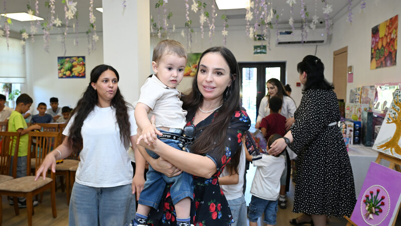 Leyla Əliyeva Şəkidə Uşaq evi sosial xidmət müəssisəsinin sakinləri ilə görüşdü