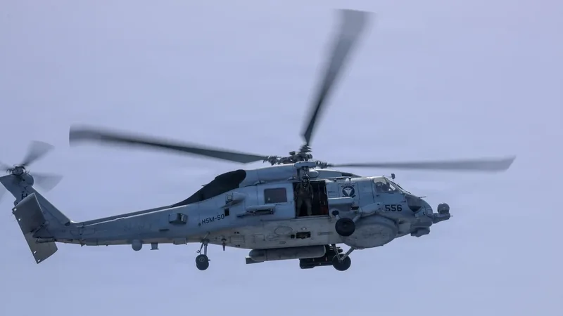 ABŞ-yə məxsus helikopter Ərəbistan dənizinə düşdü - Üç nəfər xilas edildi