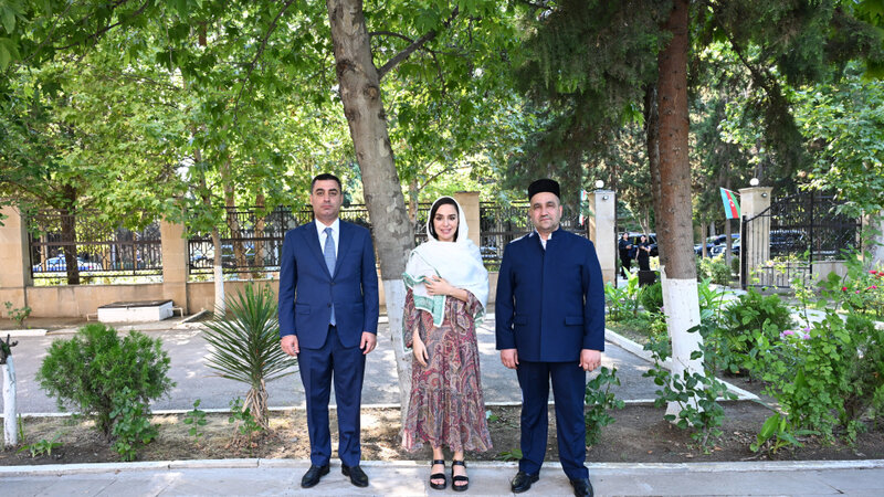 Leyla Əliyeva Yevlaxda Cümə məscidini ziyarət etdi