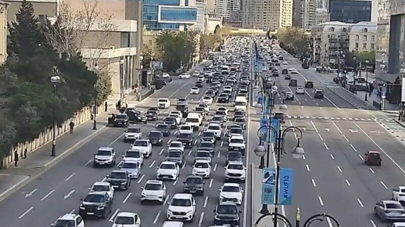 Bakının bu küçələrində sıxlıq var -