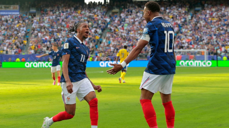 Mbappe Fransa millisindəki komanda yoldaşını “Real”a dəvət etdi