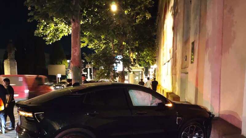 Gəncədə avtomobil hasara çırpılıb, bir nəfər xəsarət alıb