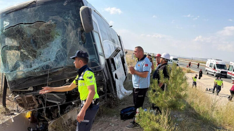 Türkiyədə sərnişin avtobusu qəzaya uğrayıb -