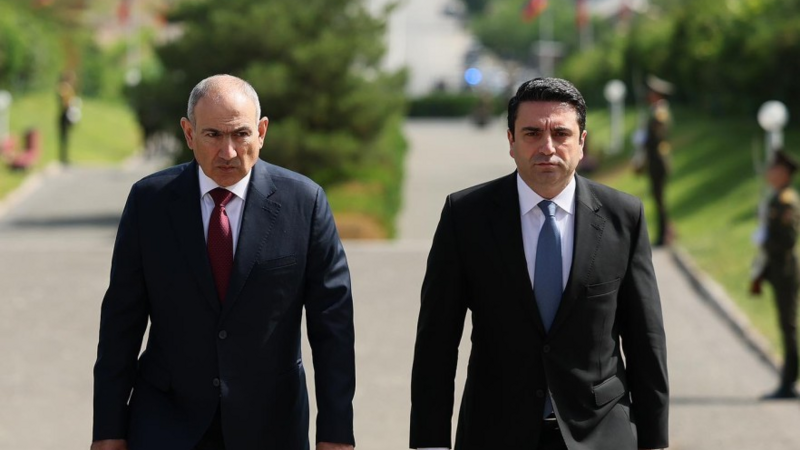 Paşinyan ən sadiq adamına - Simonyana qarşı niyə amansız davrandı?