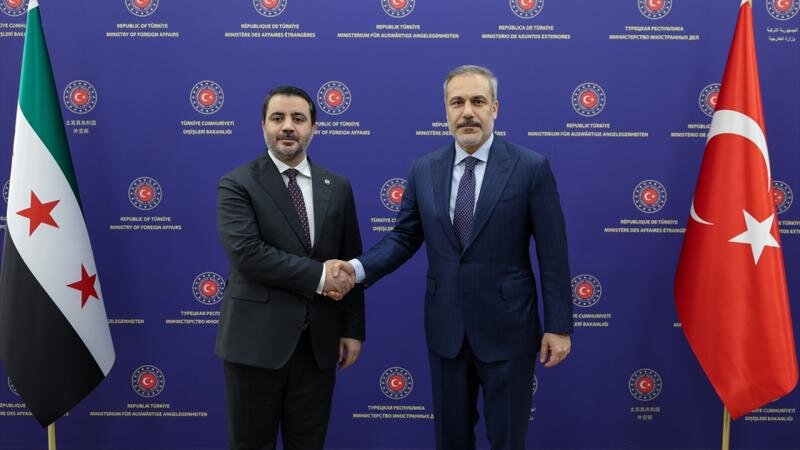 Hakan Fidan suriyalı həmkarı ilə regionda baş verənləri müzakirə edib