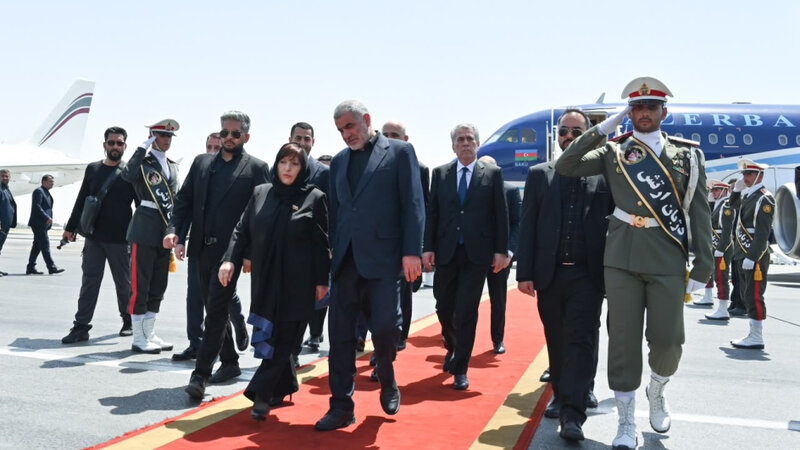 Sahibə Qafarova Ayətullah Seyid Əli Xameneinin vida mərasimində iştirak edib