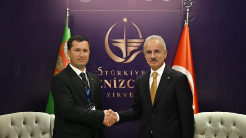 Türkmənistan və Türkiyə Xəzərdə nəqliyyat əlaqələrinin gücləndirilməsini müzakirə edib
