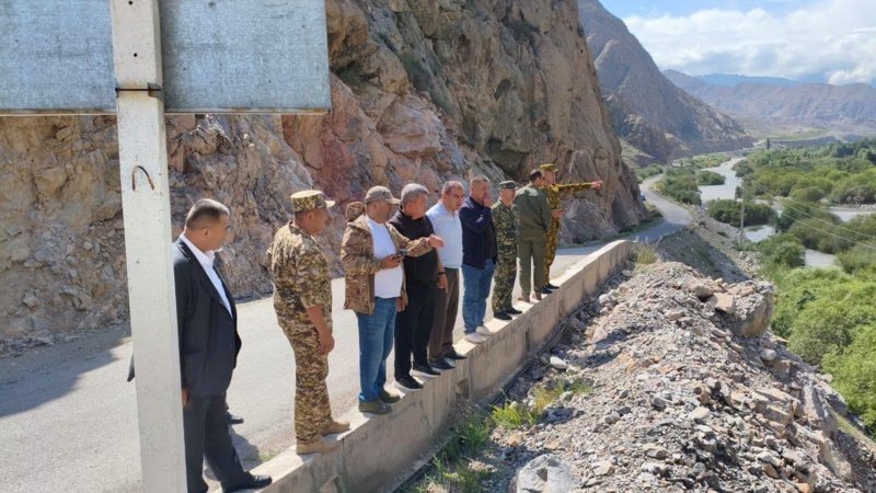 Qırğızıstan və Tacikistan sərhəddə çay sahillərinin möhkəmləndirilməsini müzakirə edib