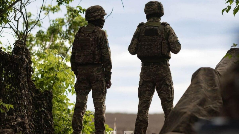 Ukrayna xarici könüllülərə yüksək maaş və uzunmüddətli müqavilələr təklif edir