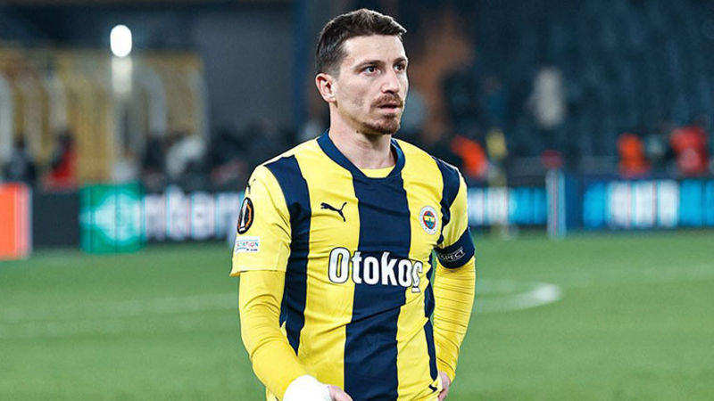 "Fənərbağça" Mert Hakan Yandaşla müqaviləni uzatdı