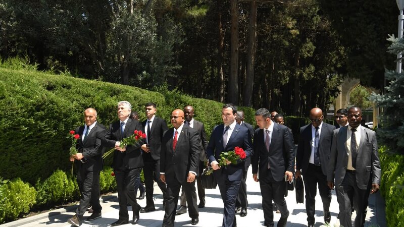 Zimbabve Milli Assambleyasının sədri Fəxri xiyabanı və Zəfər parkını ziyarət edib