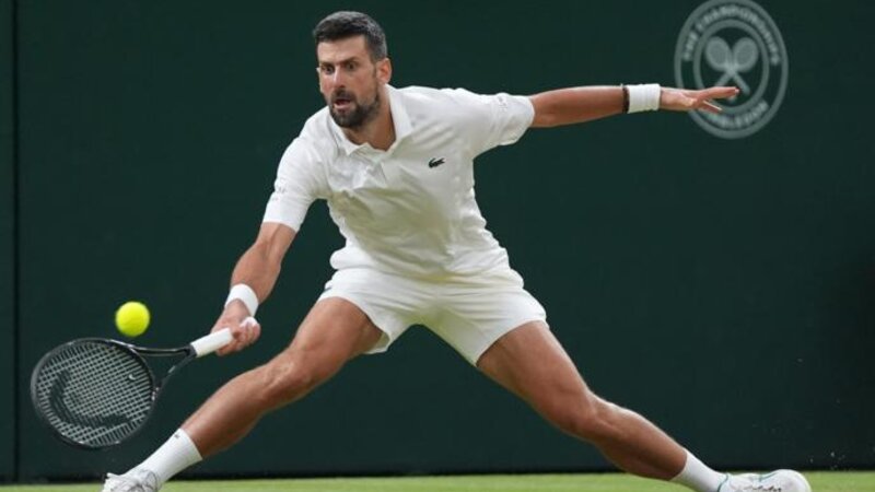 Cokoviç Uimbldonda Nadal və Federerin rekorduna şərik oldu