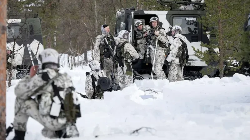 Fransa Finlandiyaya qoşun göndərəcək