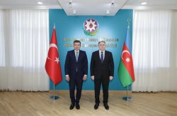 Müdafiə sənayesi naziri Səlcuq Bayraktarla hərbi-texniki əməkdaşlığı müzakirə edib