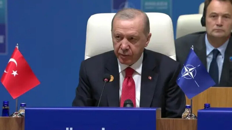 Ərdoğan NATO sammitində Aİ liderlərinə tapança hədiyyə edib -
