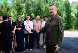 İlham Əliyev: Hər dəfə keçmiş köçkünlər öz dədə-baba torpaqlarına qayıdanda hamımız üçün bayramdır
